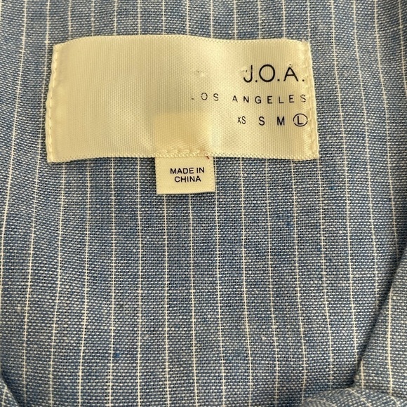 J.O.A. top lace NWOT blue top cutout shoulder lace trim sz L - Picture 6 of 9